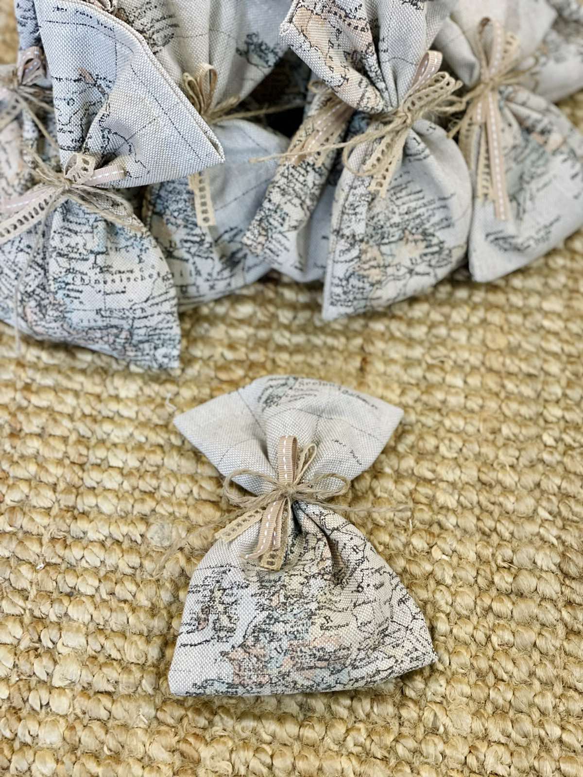 mpomponiera-pougki-travel